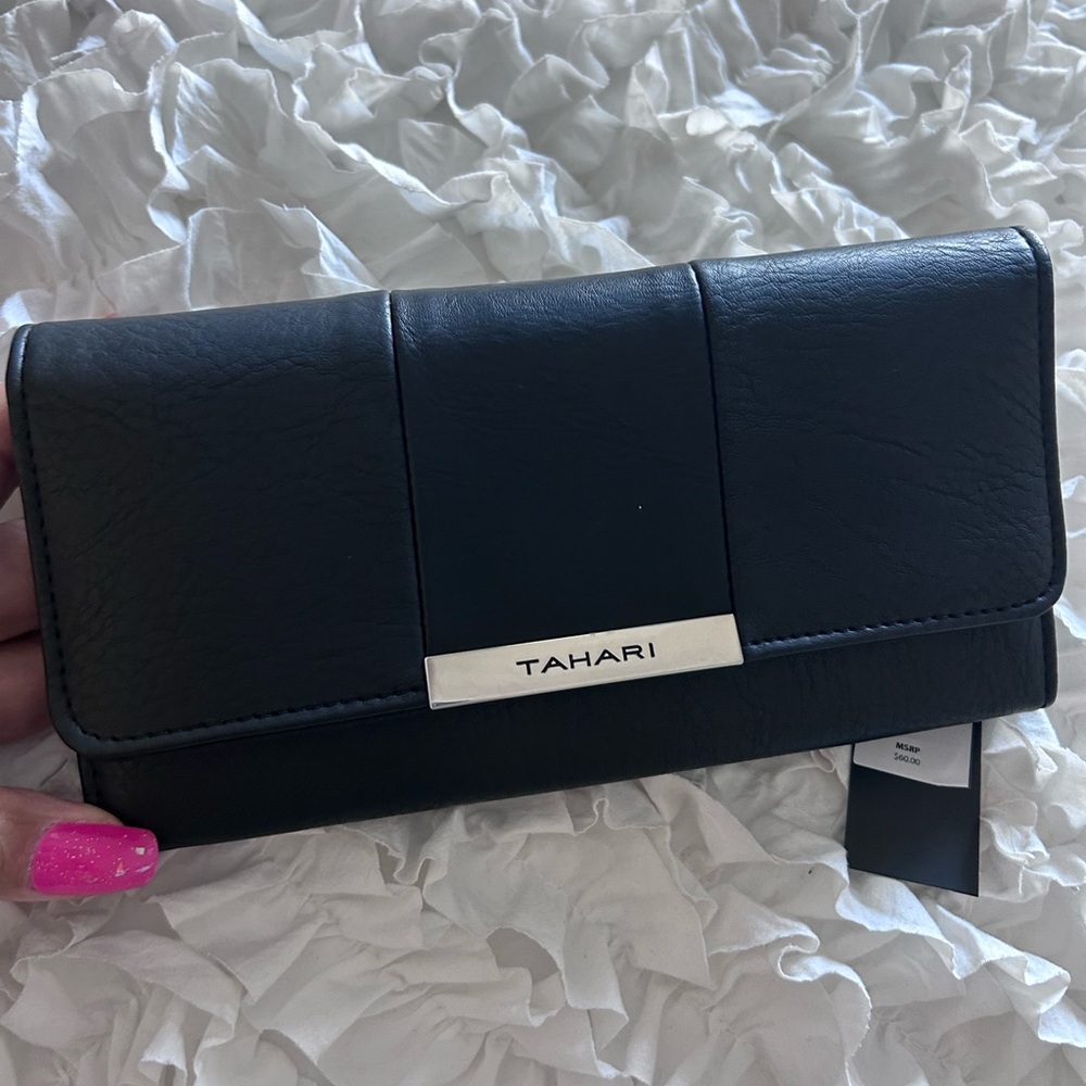 🔥PRICE ⬇️ TAHARI • Black Women’s Wallet • Large • 🟢